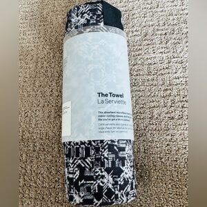 lululemon athletica The Towel *Printed La Serviette hot yoga microfibre